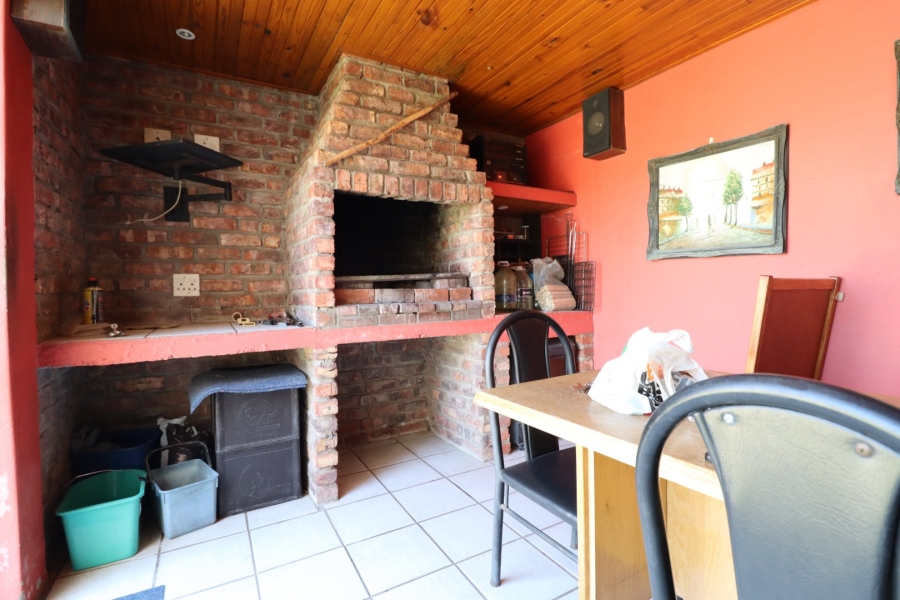 3 Bedroom Property for Sale in Kabega Park Eastern Cape